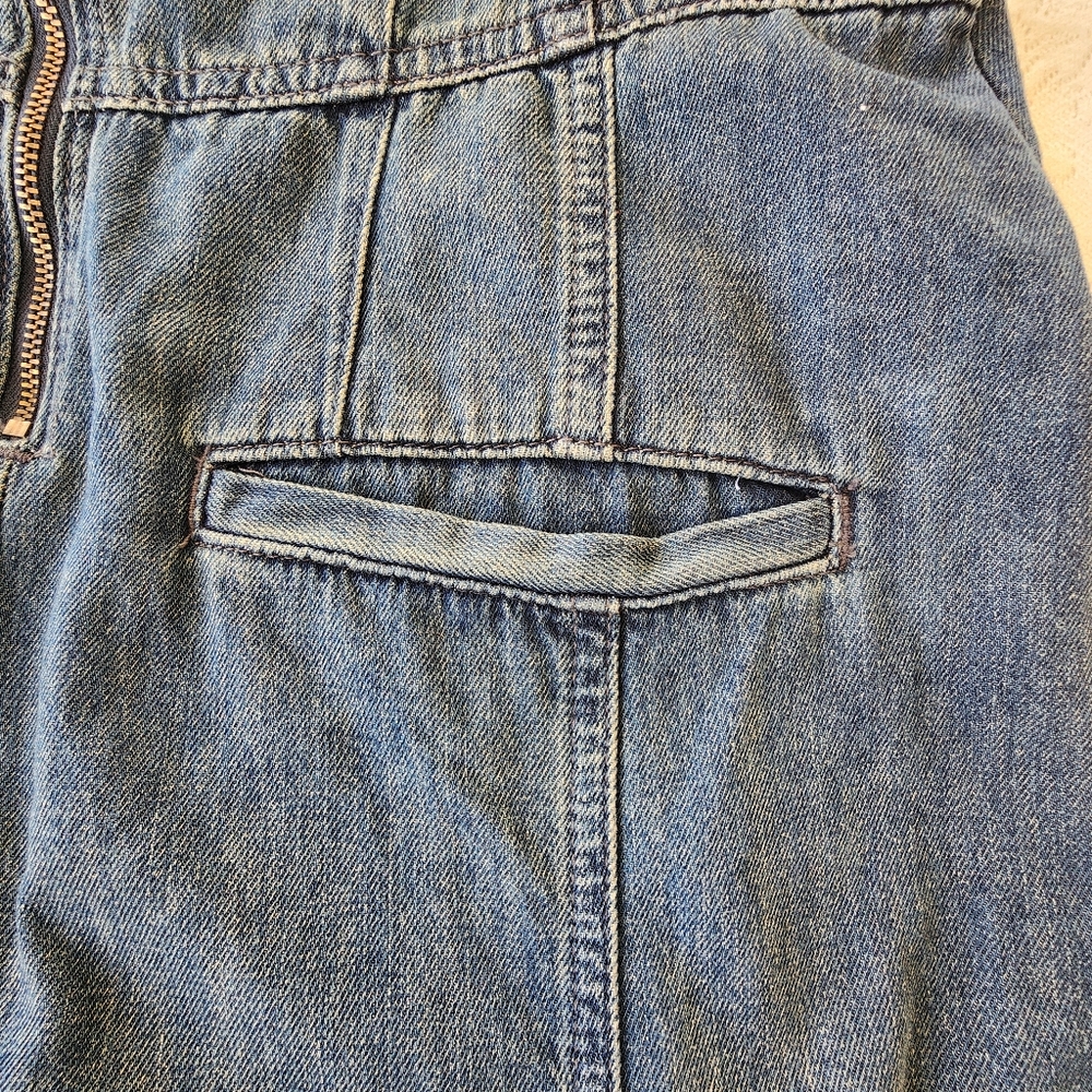 Free People We The Free Denim Wide Leg Jumpsuit Size M Boho Sleeveless Zip Back - Picture 10 of 15